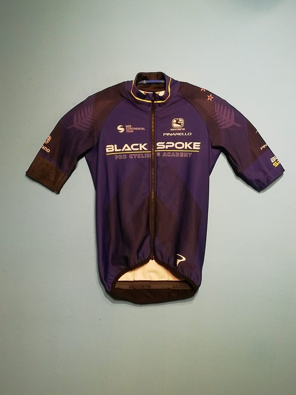 RAYON NOIR 2021